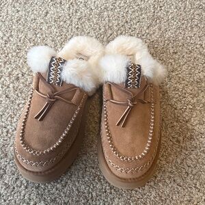 UGG Disquette Alpine 

Brand New
Perfect Condition